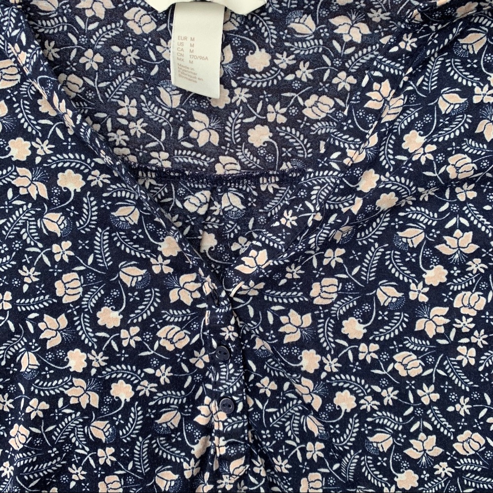 H&M Floral Button Quarter Sleeve Top - Picture 2 of 2